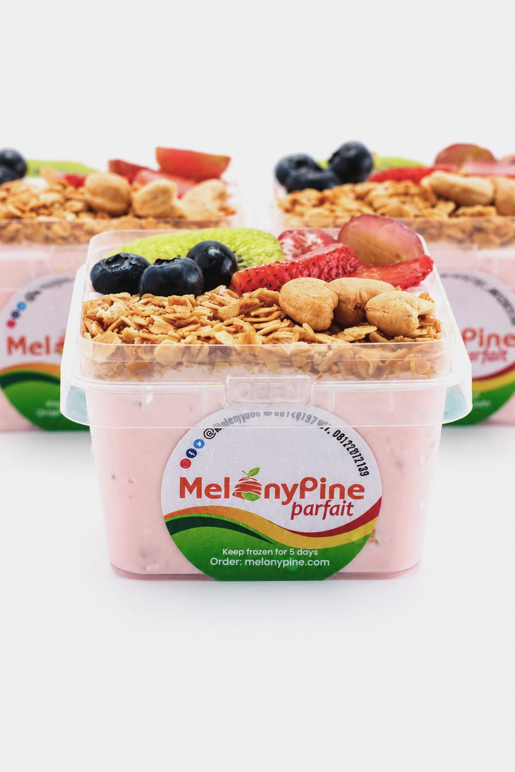 3 Bowls of 330ml Scarlett Berry Parfait